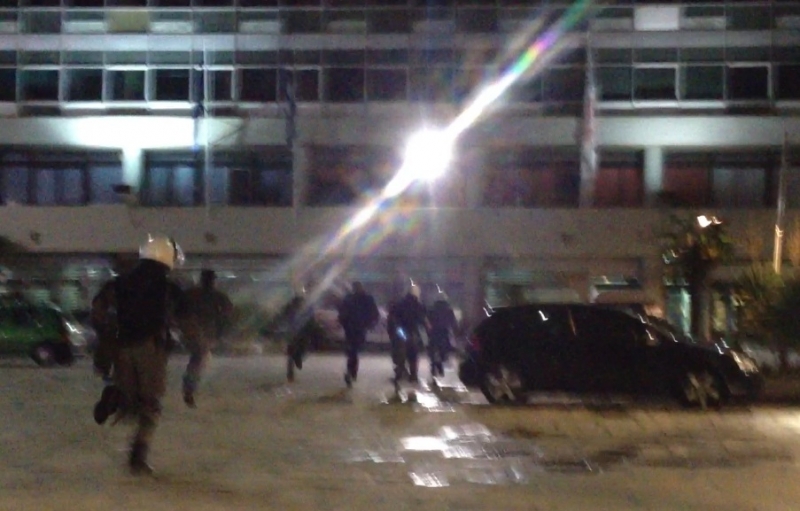 Tώρα-Φοιτητές και υπάλληλοι συγκεντρώνονται στο ΑΠΘ