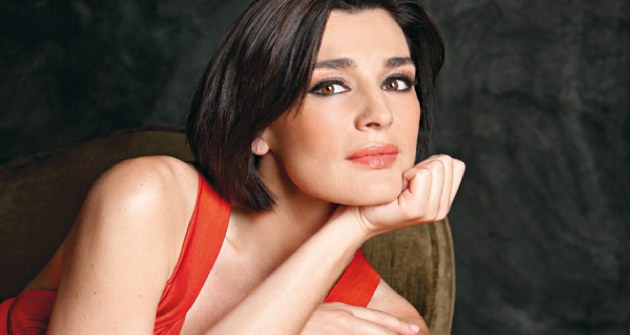 Η Ναυπλιώτου και τραγουδίστρια