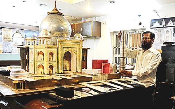 Το χρυσό Τατζ Μαχάλ των 15 εκ. €