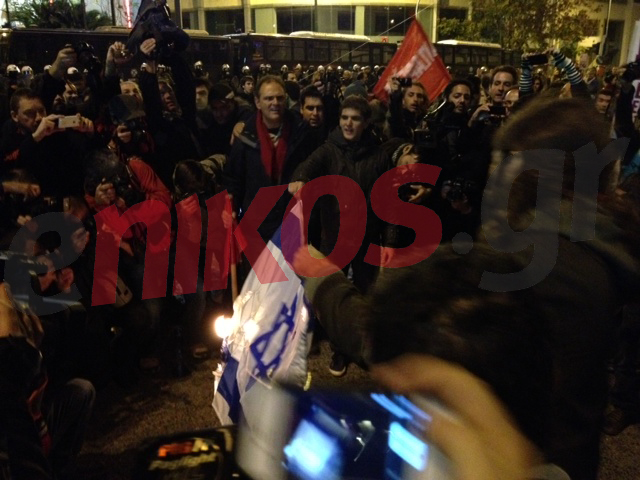 Βίντεο-Διαδηλωτές καίνε σημαία του Ισραήλ