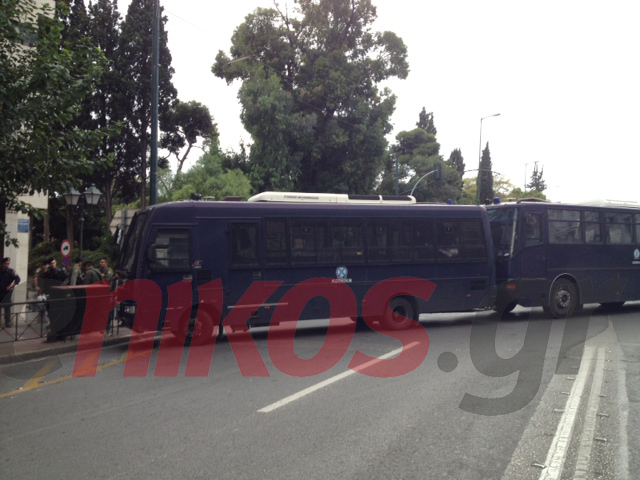 Τώρα-Κλούβες κλείνουν την Βουλή