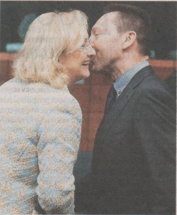 Το φιλί Στουρνάρα στη Φέκτερ