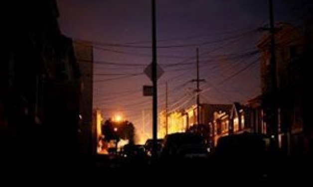 Νοσοκομείο στο σκοτάδι…βλέπουν με φακούς!