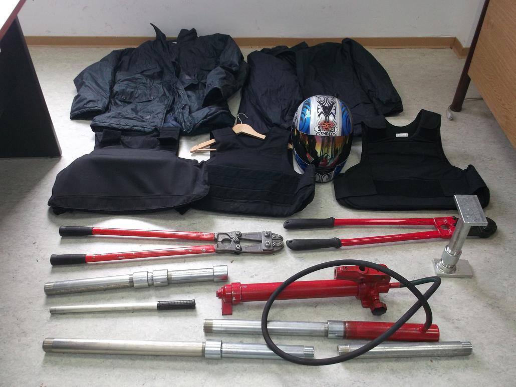 Βρήκαν τους 4, ψάχνουν τον δραπέτη