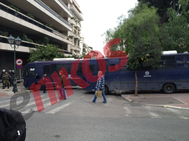 Τώρα-Φραγμός των ΜΑΤ, στην Ηρώδου Αττικού