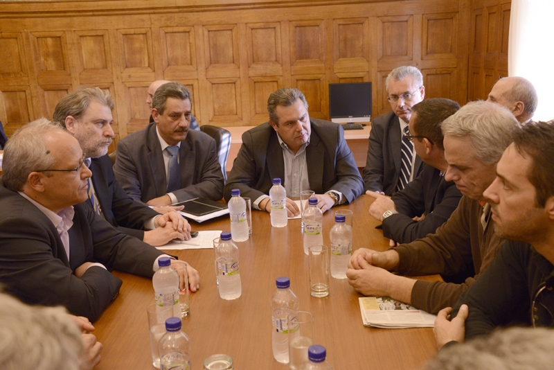 Καμμένος: Εκτελούν εντολές της τρόικας