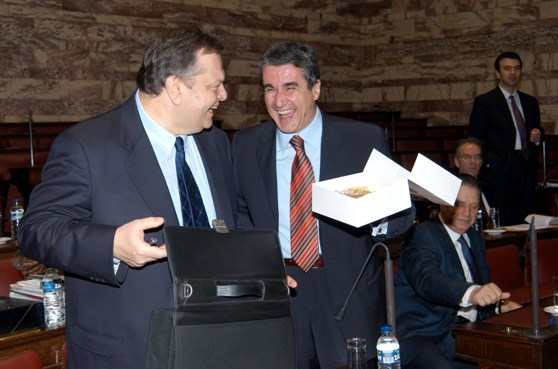 Για τις παλιές αγάπες μη μιλάς…