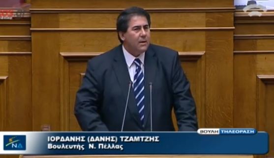 Τα… έκοψε όλα