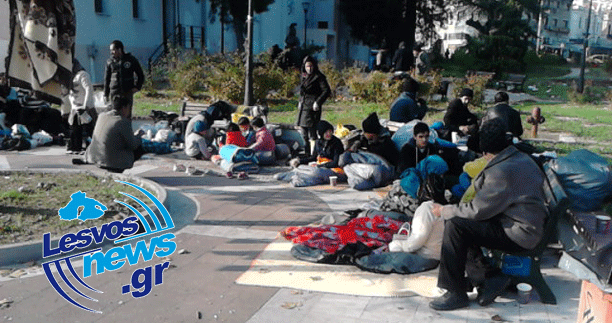 ΦΩΤΟ-Γέμισε μετανάστες η Μυτιλήνη