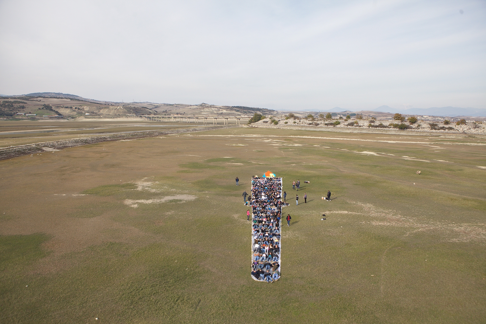 Σχημάτισαν ανθρώπινη δάδα