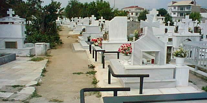 Λαμία-Έκκληση Μητροπολίτη να αδειάσουν οι τάφοι