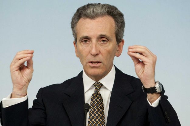 “Όλα στο τραπέζι για το χρέος”