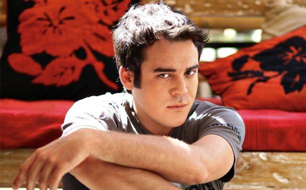 “Με τα παντελόνια κάτω” στη tv