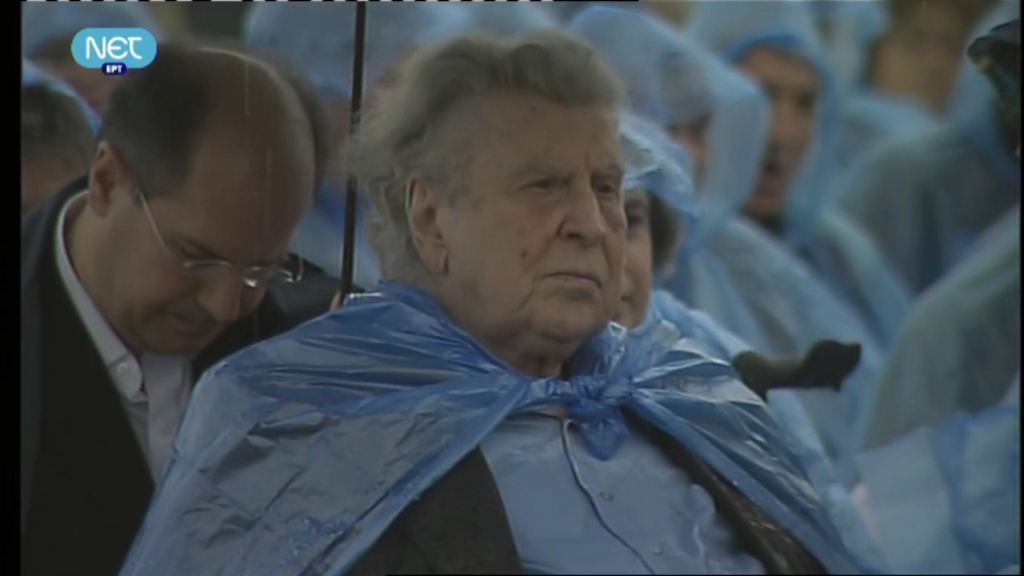 Ο Μίκης στον Τύμβο του Μαραθώνα