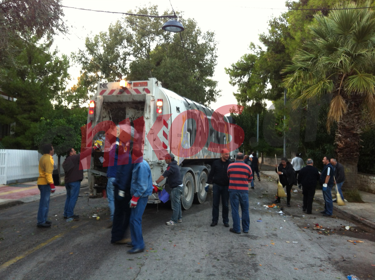 Βριλήσσια-Καθαρίζουν τους δρόμους εθελοντικά