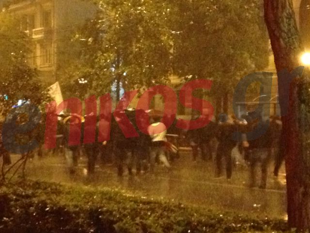 Τώρα-ΜΑΤ απωθούν τους διαδηλωτές προς Πανεπιστημίου