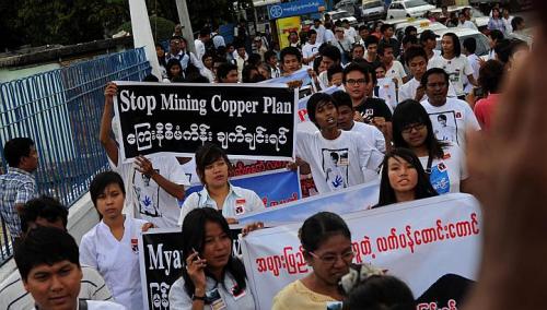 Βίαιες συγκρούσεις στην Μιανμάρ