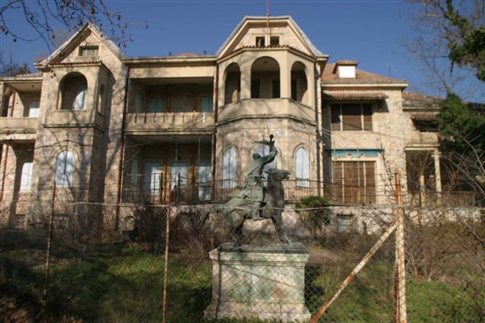 Πωλείται το Τατόι και 40 ακίνητα