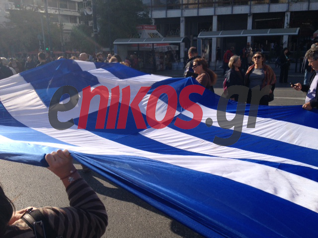 Τώρα-Με τις σημαίες του “χρεοκοπημένου” νότου στην πορεία