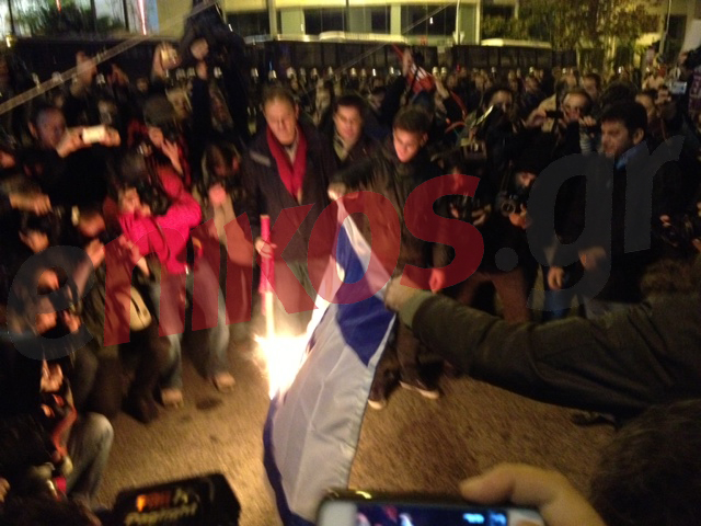 Τώρα-Καίνε τη σημαία του Ισραήλ