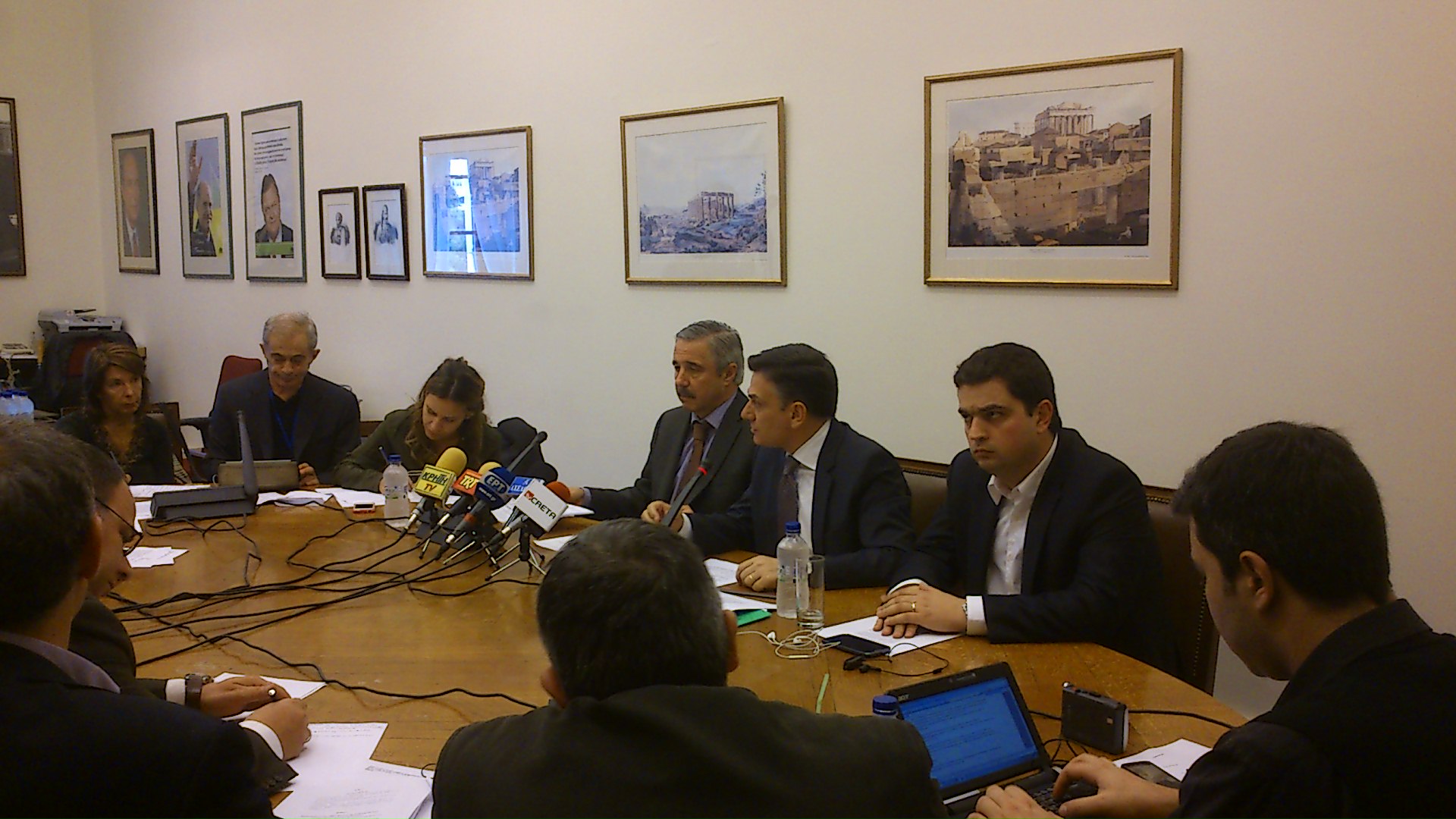 Η πρόταση ΠΑΣΟΚ για υπερχρεωμένα νοικοκυριά