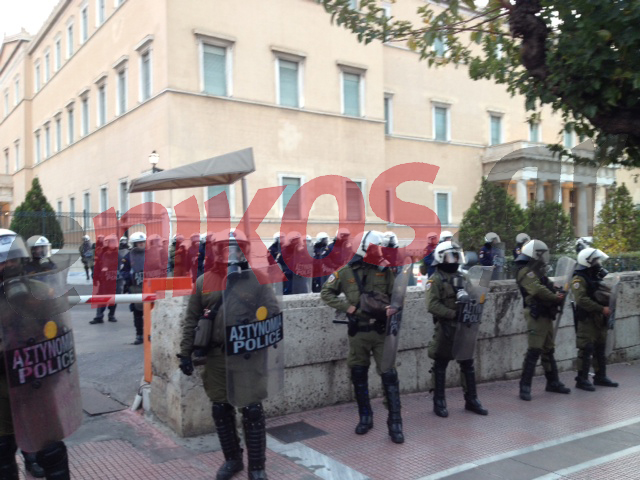 Τώρα-ΜΑΤ έξω από τη Βουλή