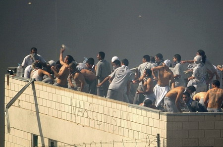 Δέκα νεκροί σε εξέγερση