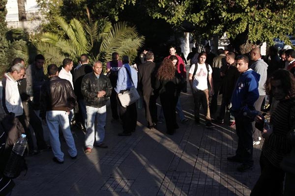 Ζητούν την παραίτηση του πρέσβη