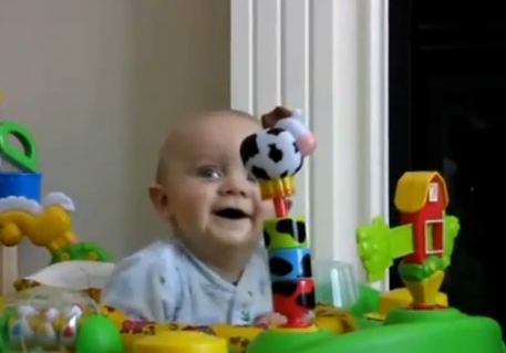 Βίντεο:Όταν τα μωρά γελούν…