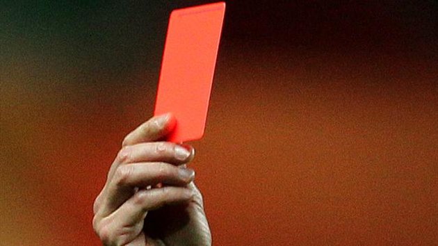 Ένα ματς με 17 κόκκινες κάρτες!