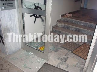 Έσπασαν γραφεία της Χρυσής Αυγής