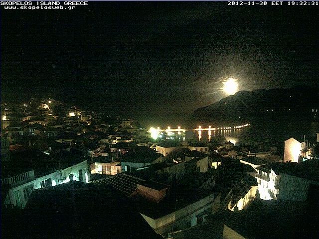 Φωτό:Το φεγγάρι πάνω από την Σκόπελο