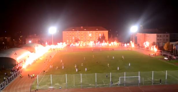 Ξαφνικά …λαμπάδιασε το γήπεδο!