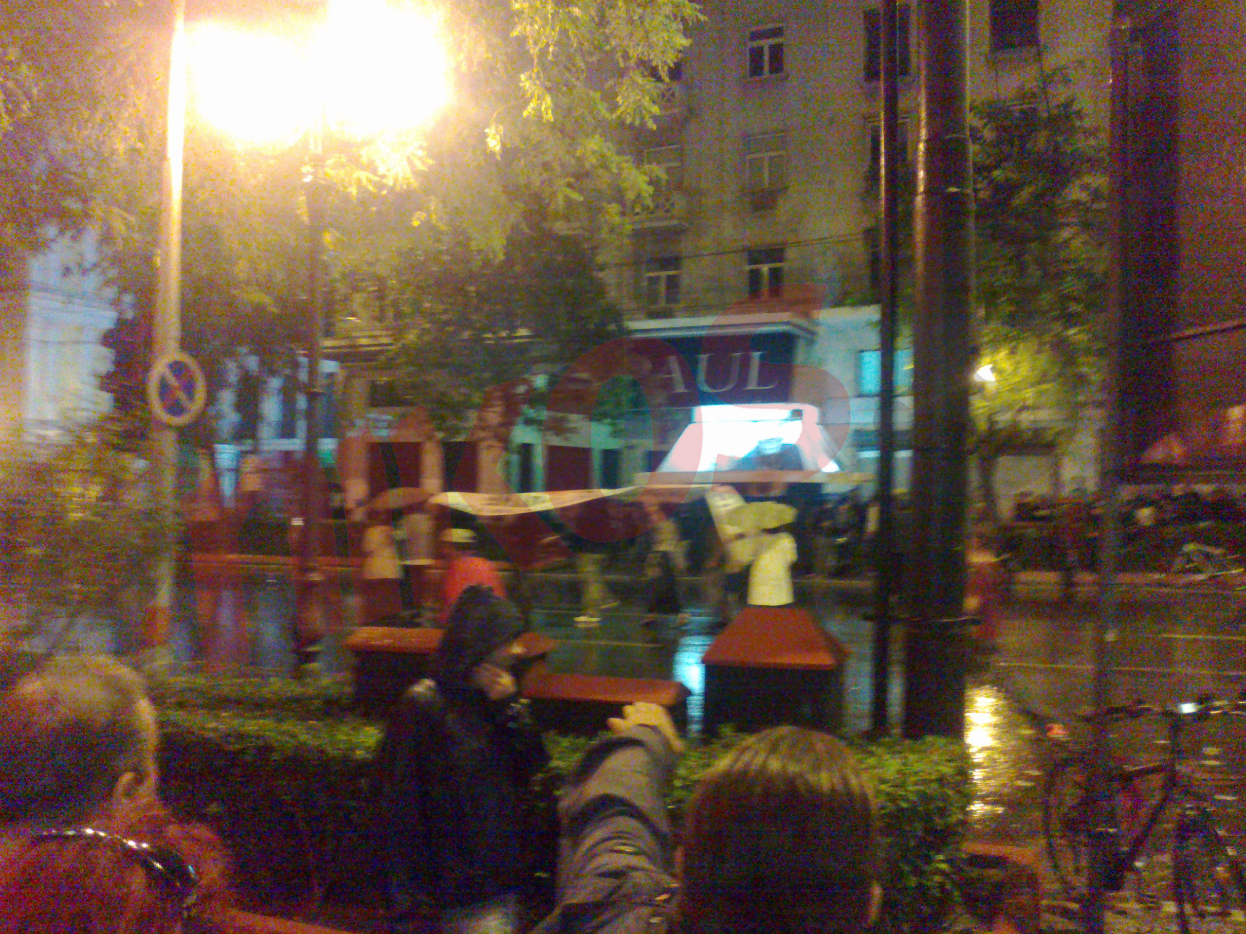 Έκαναν το πανό ομπρέλα