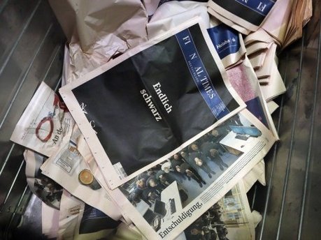 Μαύρο το τελευταίο εξώφυλλο