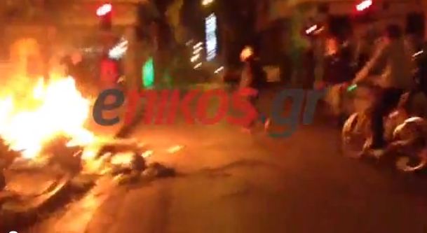 ΒΙΝΤΕΟ- Ένταση και φωτιές στα Εξάρχεια