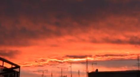 Βίντεο: Υπέροχο ηλιοβασίλεμα