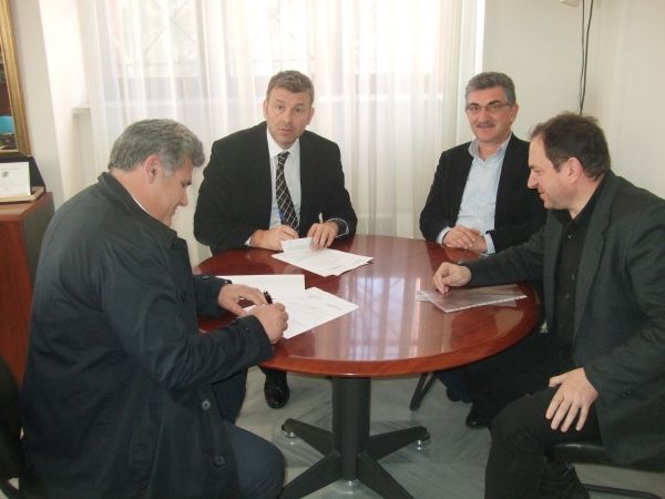 Έπεσαν οι υπογραφές στη Στυλίδα