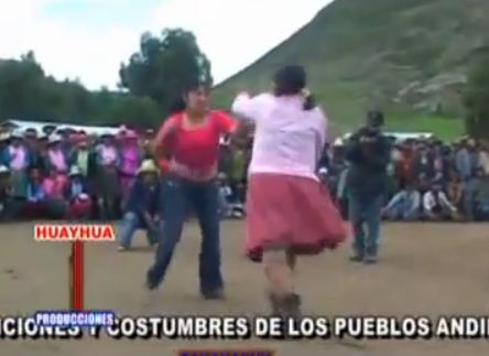 ΒΙΝΤΕΟ: Έθιμο με γυναίκες μονομάχους