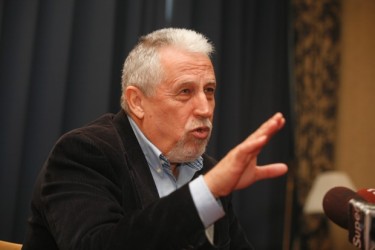 Μανώλης:Θα γελάσει κάθε πικραμένος