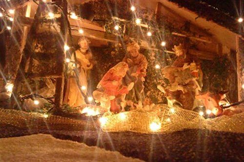 Γιατί βγήκε γυμνός στη φάτνη