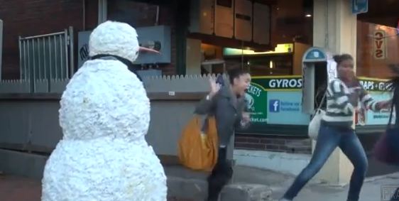 Όταν… ζωντανεύει ο χιονάνθρωπος