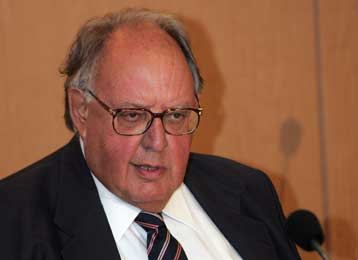 Πάγκαλος: “Ο λαός ήθελε διορισμούς και φοροδιαφυγή”