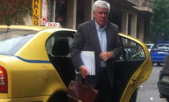 Πήγε στο υπουργείο με το ταξί