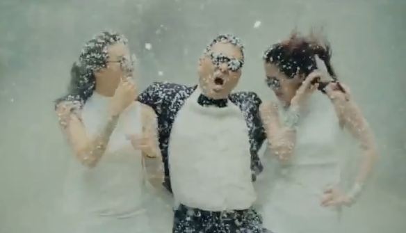 Το.. Χριστουγεννιάτικο Gangnam Style!