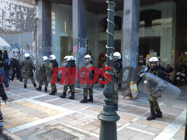 Τώρα: ΜΑΤ στη Σταδίου