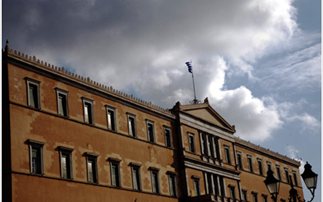 Ολονυκτία έξω από τη Βουλή