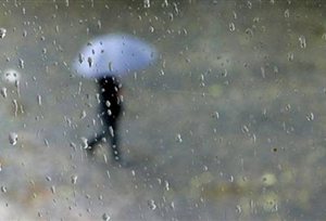 Ματαιώθηκαν οι πορείες λόγω βροχής