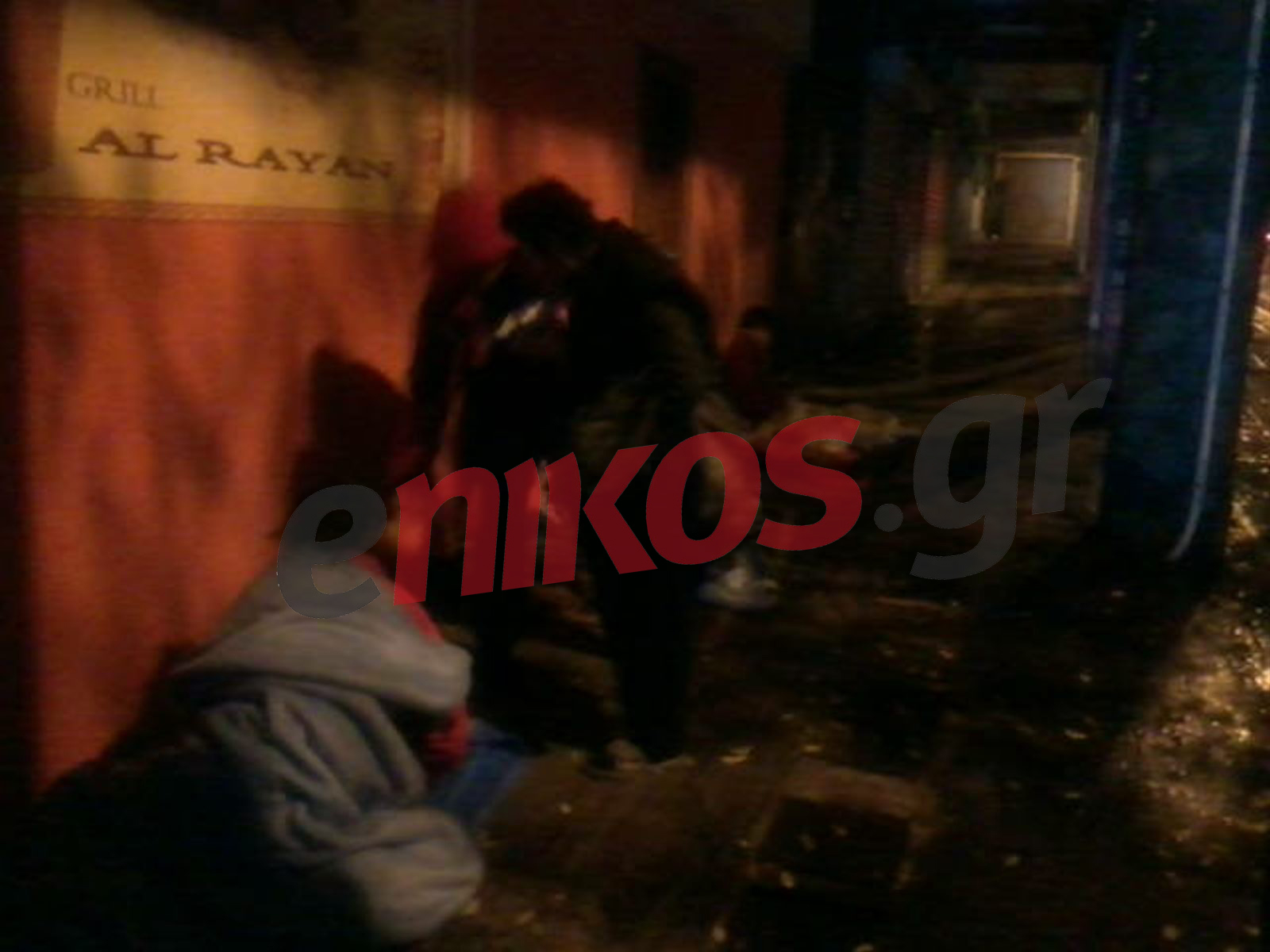 Φωτό-Κουβέρτες και ρούχα σε αστέγους