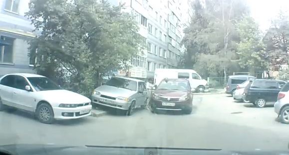 ΒΙΝΤΕΟ-Μην την πετύχετε στο δρόμο σας